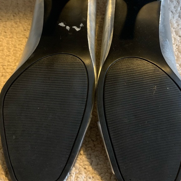 Steve Madden Silver heels, Size 7 - Picture 7 of 11